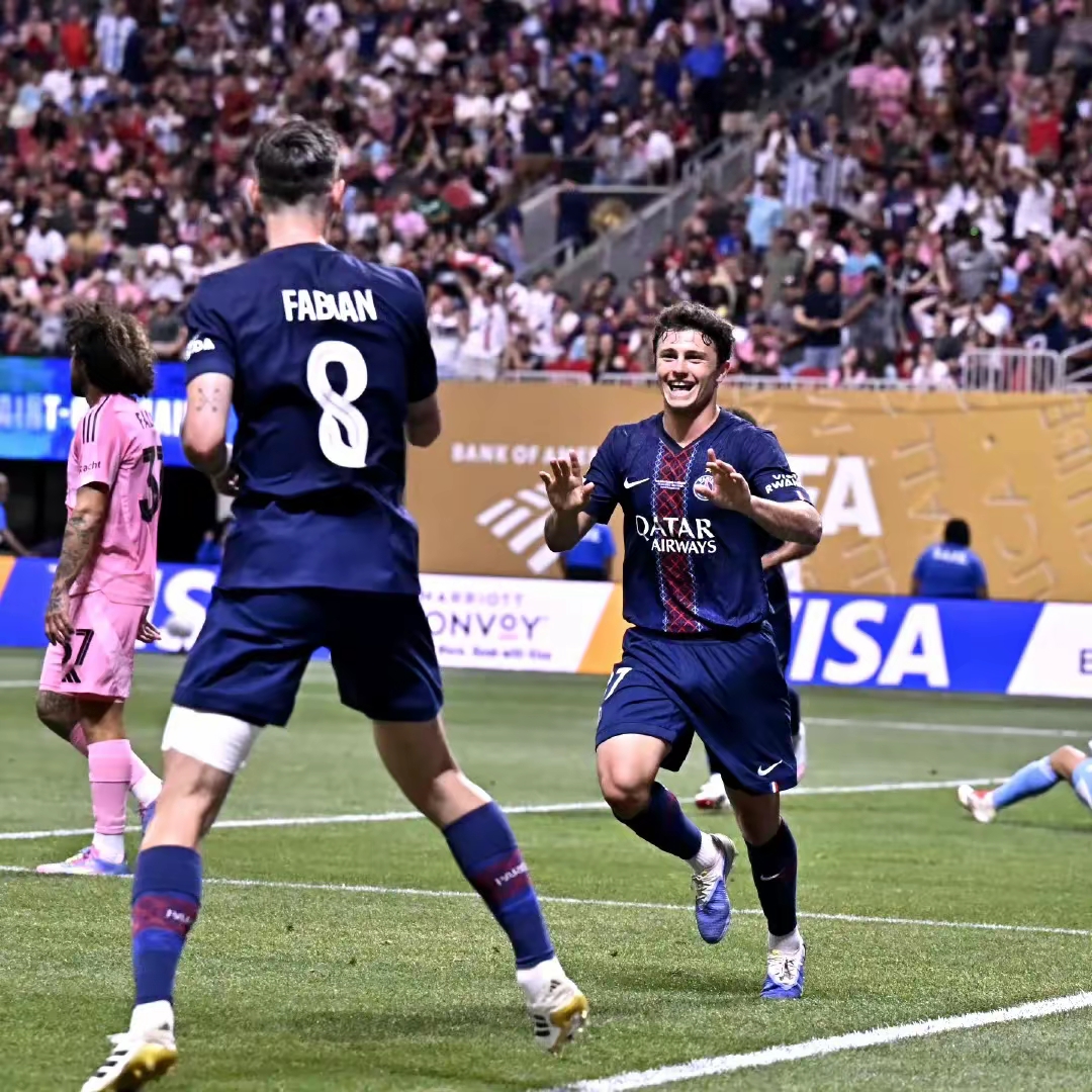 包含切尔西客场大胜，前场三叉戟联手破门的词条