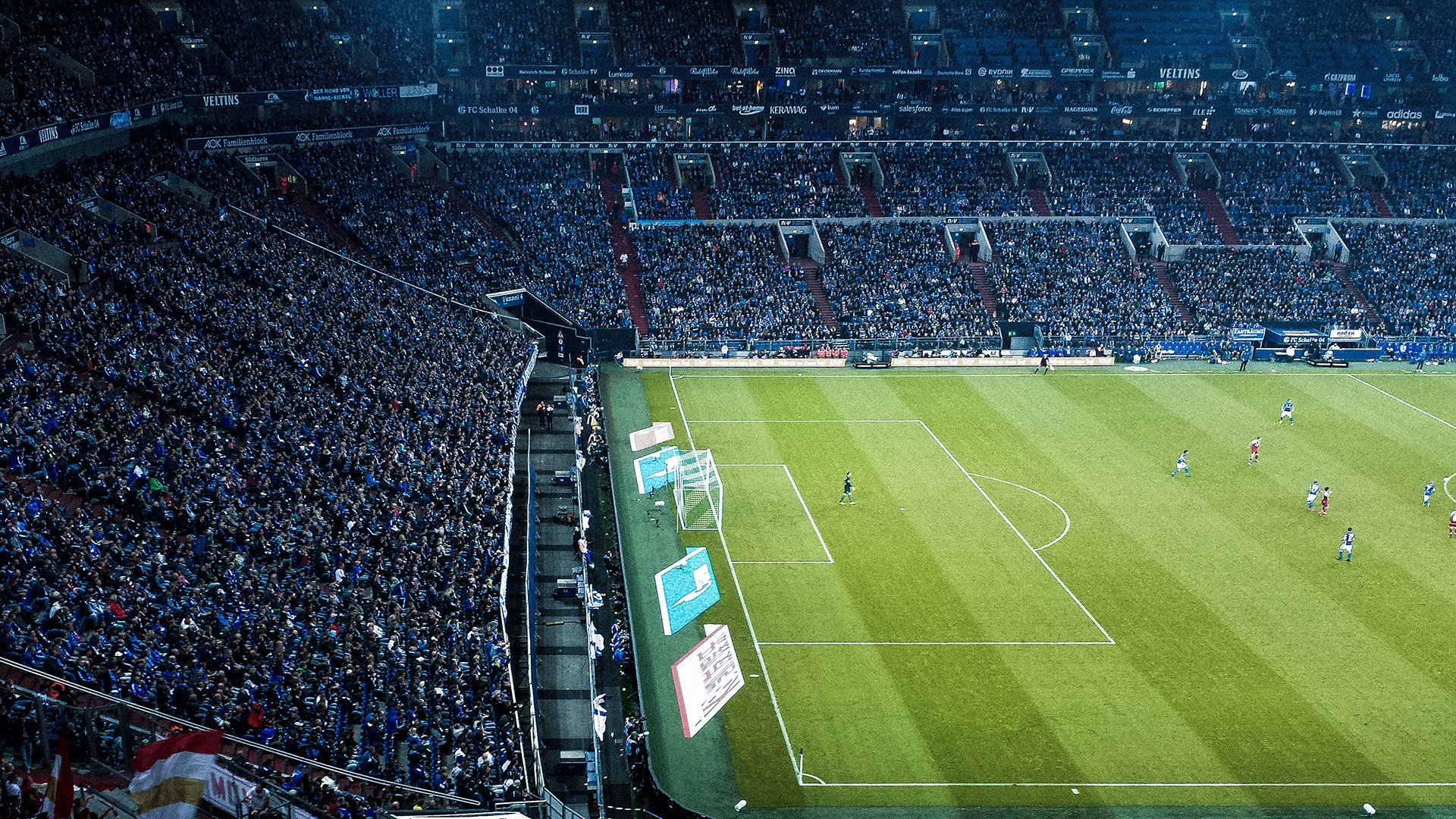 开云体育下载-维尼修斯闪耀欧洲之夜，勒沃库森横扫里昂展现德甲新势力崛起